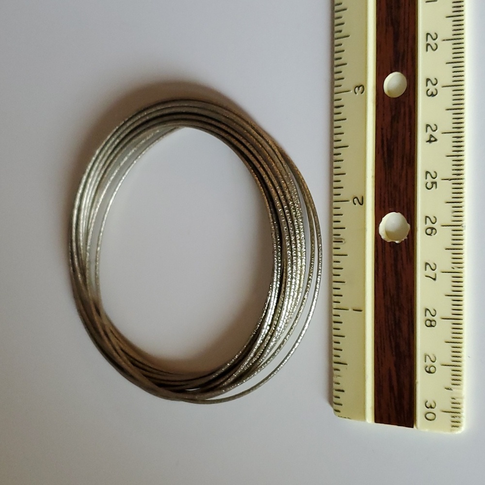Gold bangle bracelets - Picture 2 of 3